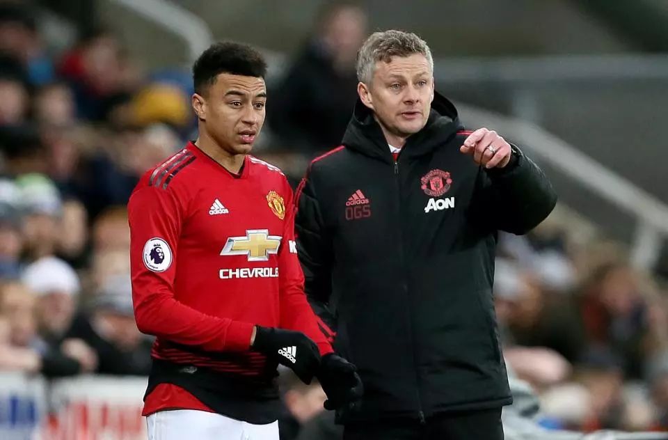 他在中场的 他在中场的